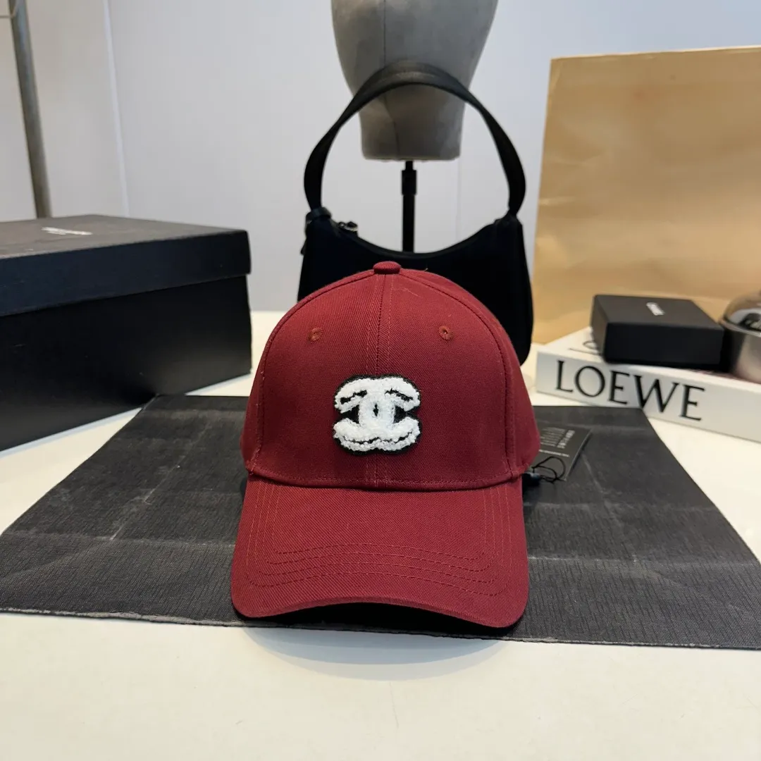 P60 Chanel's new autumn and winter classic casual and trendy style simple baseball cap🧢Japanese and Korean style, looks great with any combination! A must-have when traveling