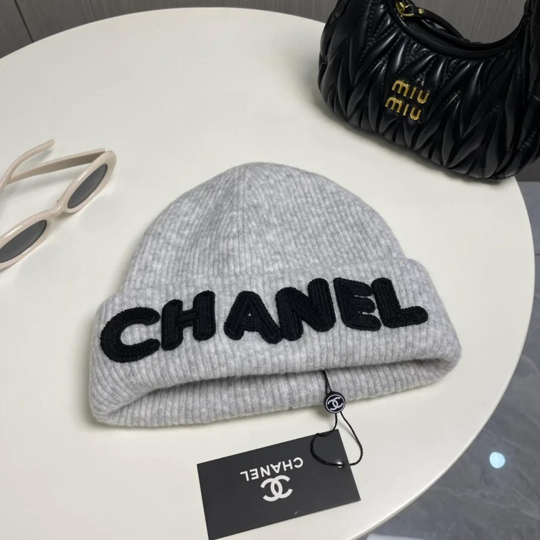 P66 comes with dust bag 🌺 [CHANEL] New wool knitted hat, Xiaohongshu, recommended by major Internet celebrities! Thicker and warmer, fashionable and popular🌸First-class texture, the best brand for keeping warm in autumn and winter, order now, limited quantity available