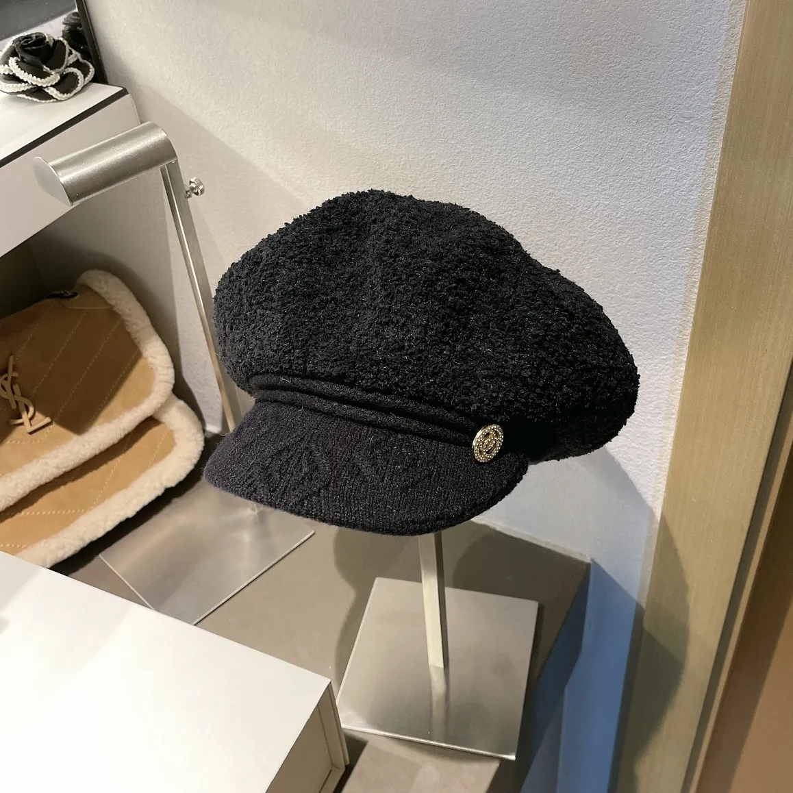 Special batch of 80 (with dust bag) Chanel 2021 new autumn duck tongue military cap, wool 🦙 fabric, super authentic design, a must-have for autumn and winter, running volume in two colors, head circumference about 57cm