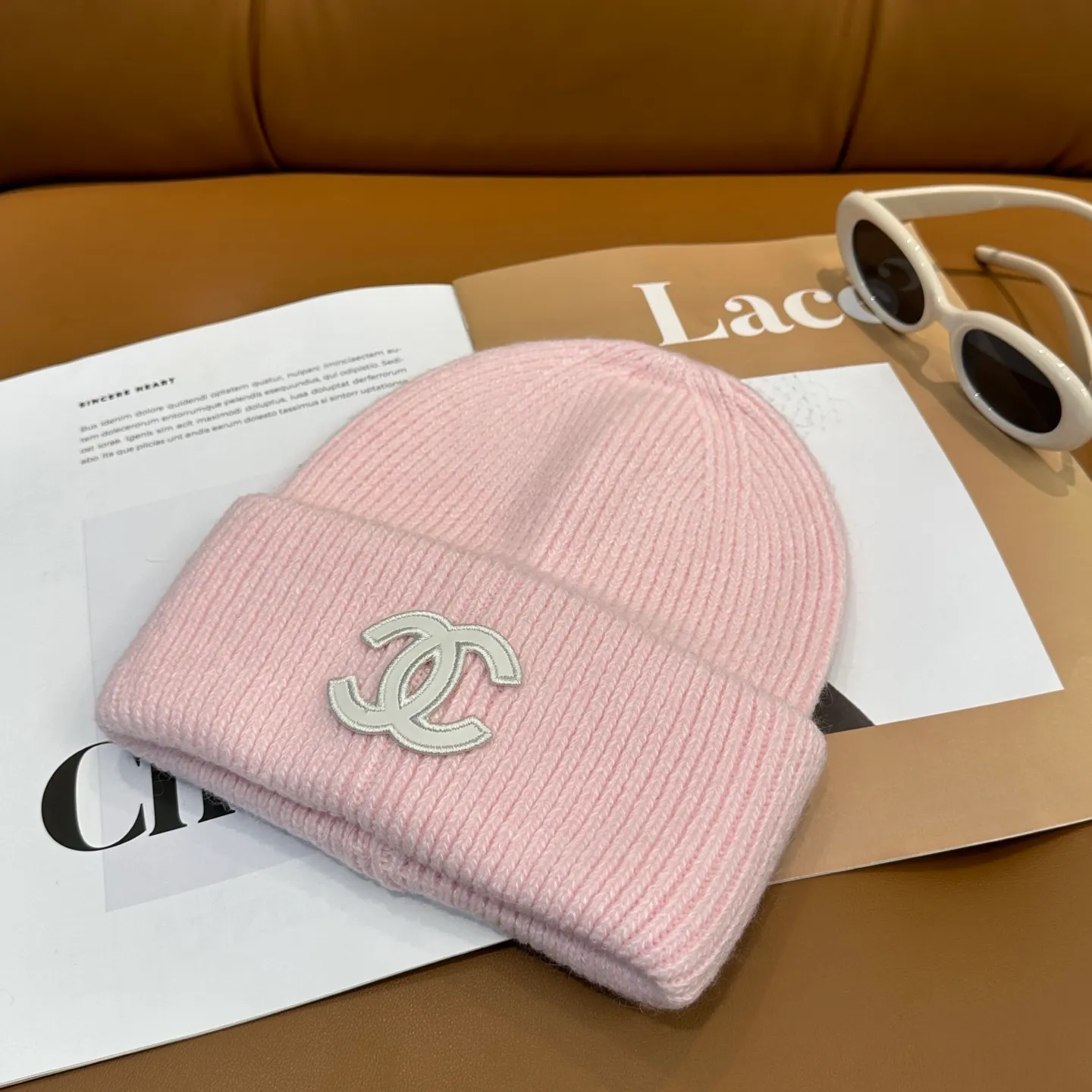 P60 CHANEL small and popular knitted hat! Xiaohongshu’s new product is released, it’s so 🉑️, high-elastic fabric, classic colors, same style for men and women.