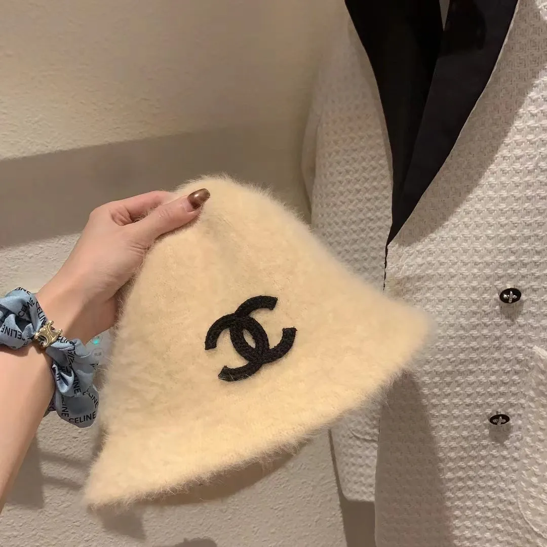 Running volume 70¥ Chanel Chanel 2022 autumn and winter new rabbit fur hat, hand-held fisherman hat, full of socialite style, running volume three colors, head circumference 57cm