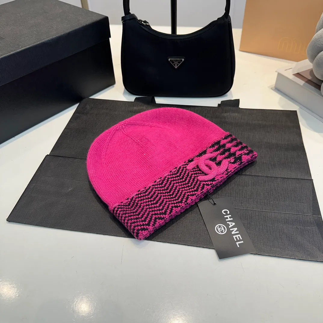 P66 Chanel official website quality Chanel 24K autumn and winter wool hat recommended by Internet celebrity fashion bloggers, a popular style in Xiaohongshu, a knitted hat with a super soft and comfortable feel and excellent elasticity!