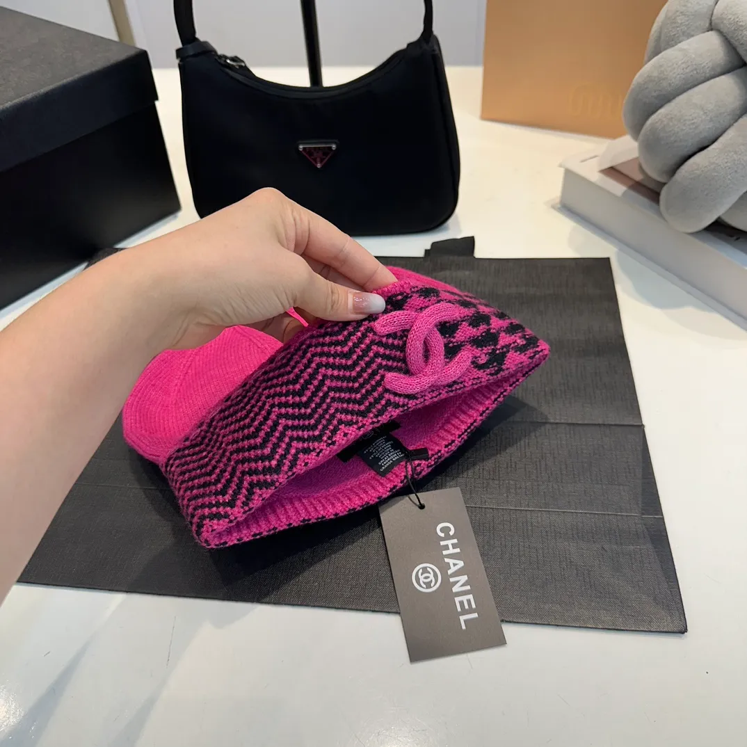 P66 Chanel official website quality Chanel 24K autumn and winter wool hat recommended by Internet celebrity fashion bloggers, a popular style in Xiaohongshu, a knitted hat with a super soft and comfortable feel and excellent elasticity!