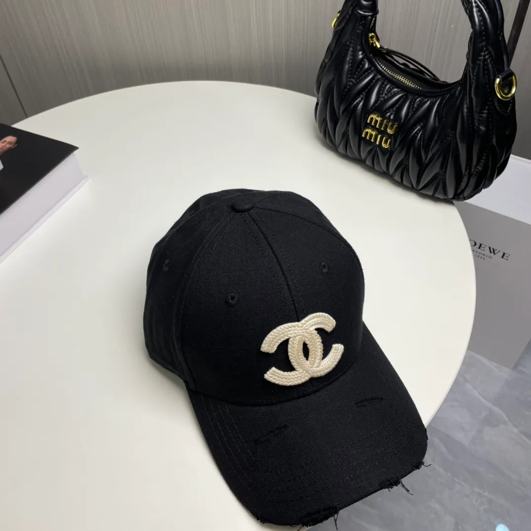 P66 CHANEL new baseball cap, classic and simple logo, fashionable and casual design, popular new product