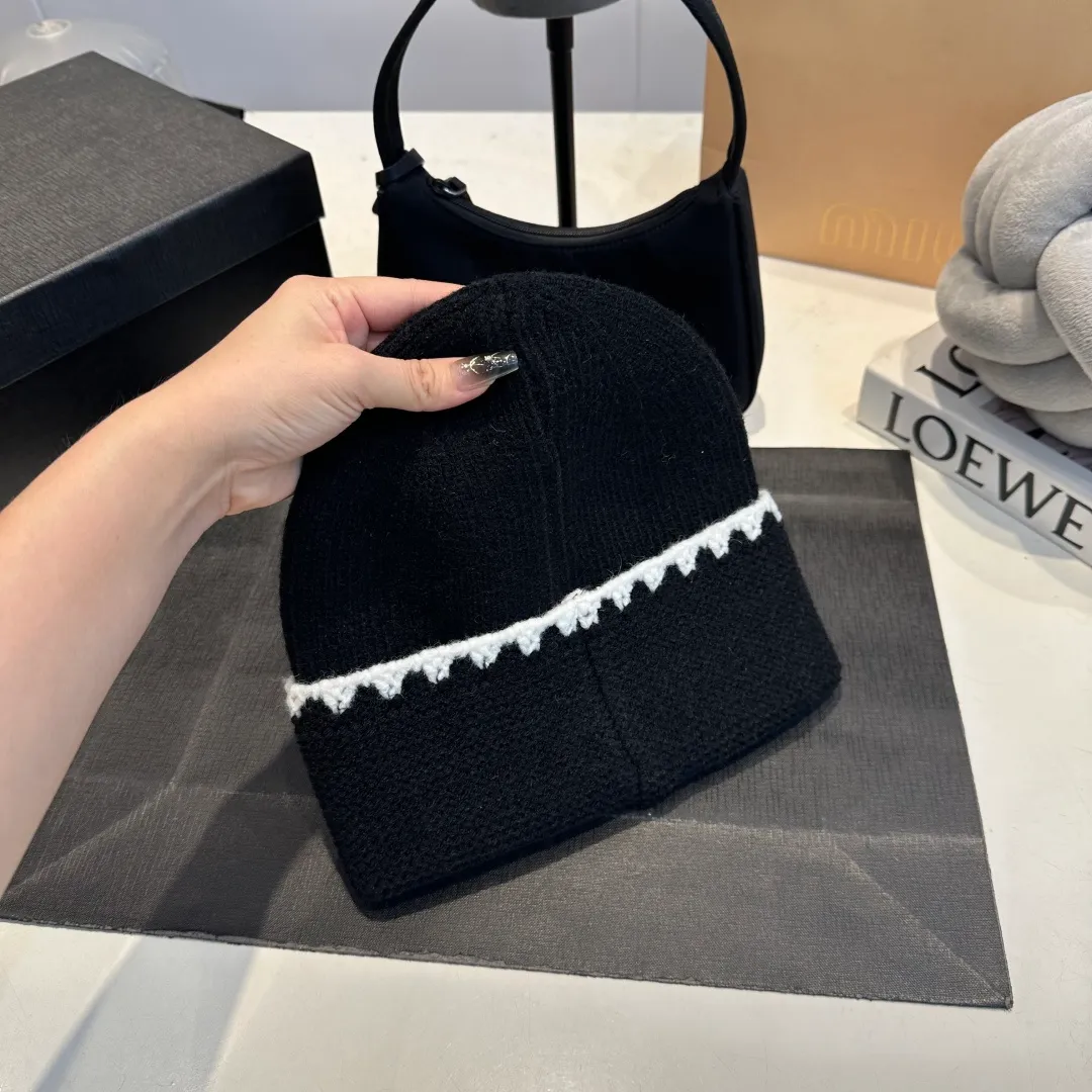 P50 Cha.nel official website quality Chanel autumn and winter woolen hat recommended by Internet celebrity fashion bloggers, Xiaohongshu's popular style, super soft and comfortable knitted hat with excellent elasticity!