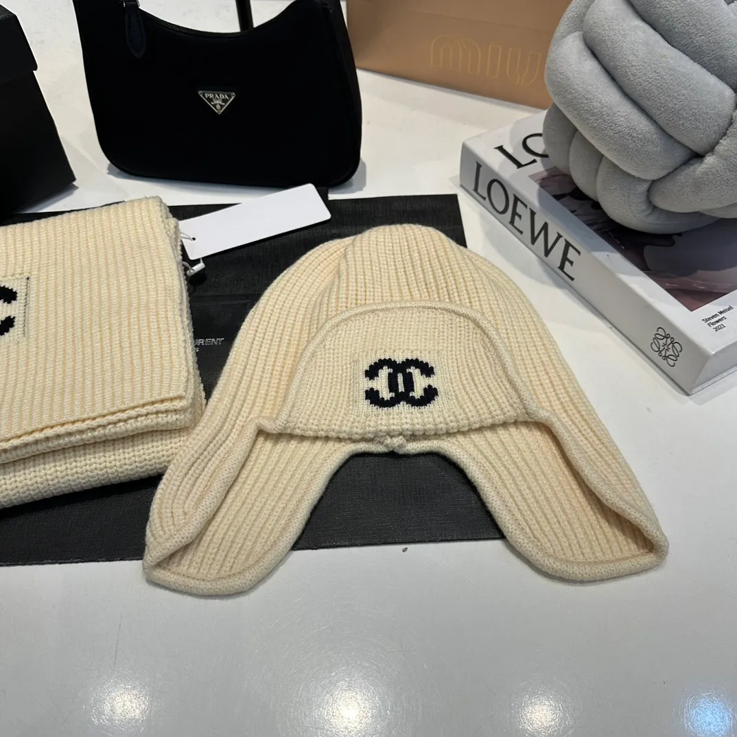 P160 Chane*🆕Chanel 24N new ski series wool hat, hat, scarf set, the popular Lei Feng hat on the Internet, black and white, versatile and cool, can be worn by men and women as a couple, warm and good-looking, a must-have