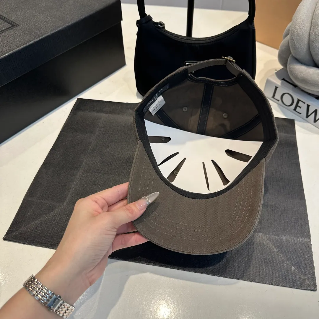 P60 Chanel Chanel 25 spring and summer new hole baseball cap, personalized broken corner brim design is full of sense