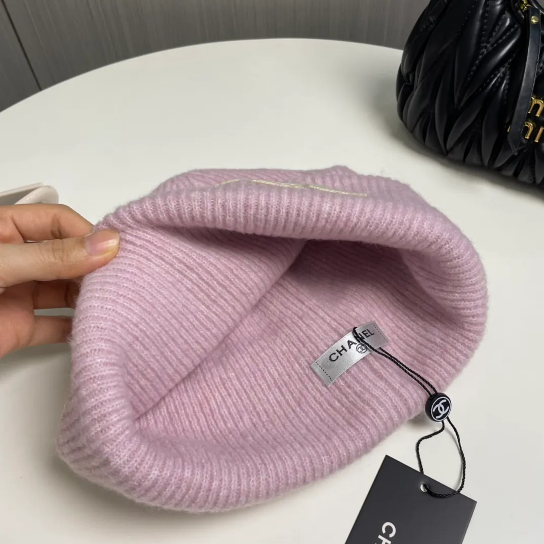 P66 comes with dust bag 🌺 [CHANEL] New wool knitted hat, Xiaohongshu, recommended by major Internet celebrities! Thicker and warmer, fashionable and popular🌸First-class texture, the best brand for keeping warm in autumn and winter, order now, limited quantity available