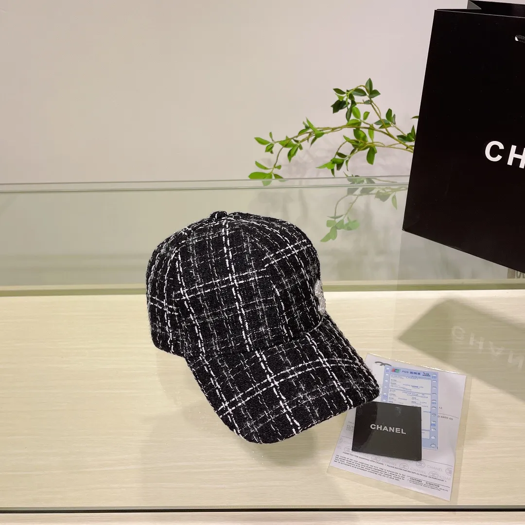 🉐56 Comes with a dust bag Chanel’s hottest model is now available #Autumn and winter new style small fragrant simple beret military hat🧢, the fit is super good! ❕Super versatile! Goddess style, versatile for street wear