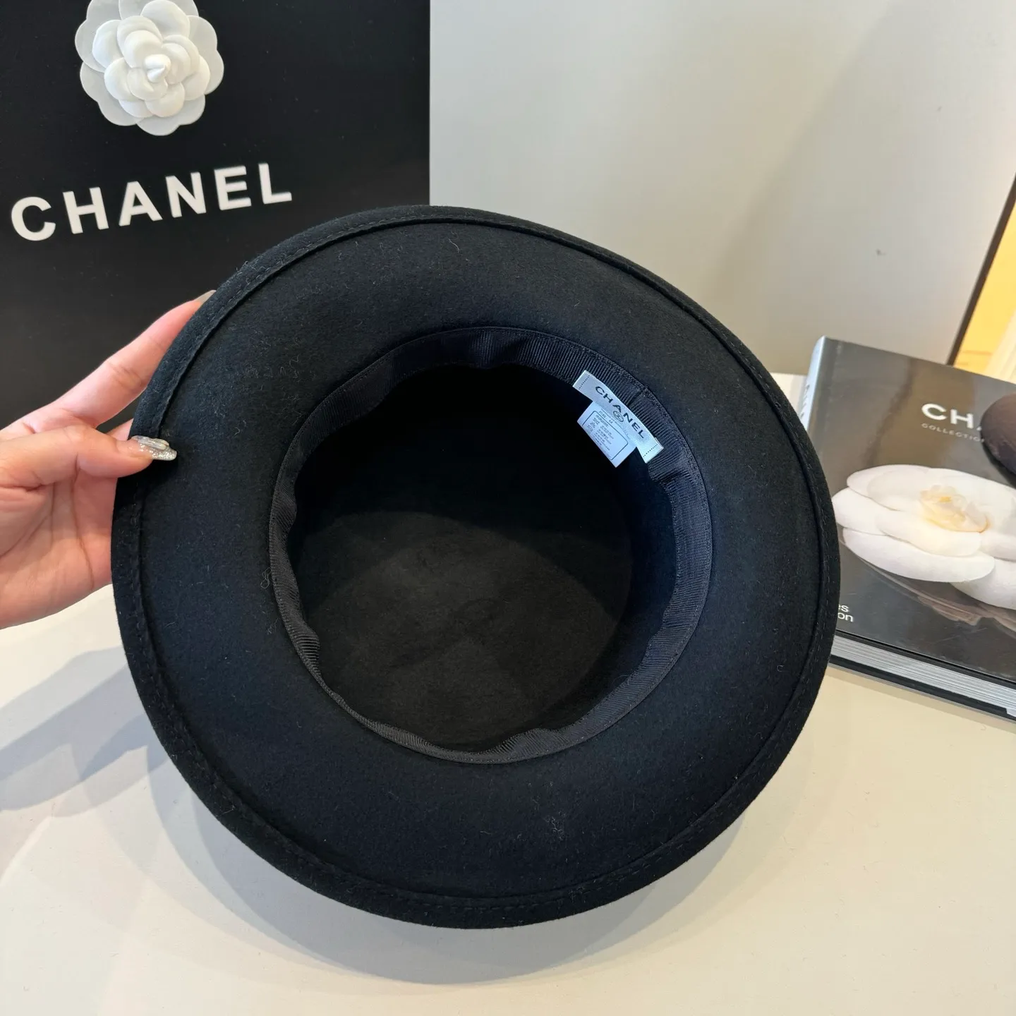 💰180¥ Chanel new wool top hat, flat top hat, 100% wool fabric 🦙%, head circumference 57cm