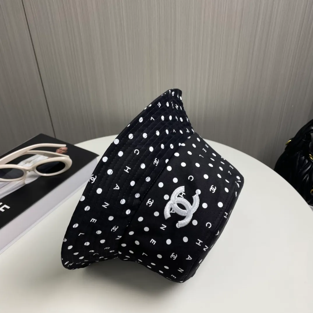 P66 CHANEL] New simple embroidered logo bucket hat 🧢New model shipped, big brand style is super easy to match, hurry up and get it