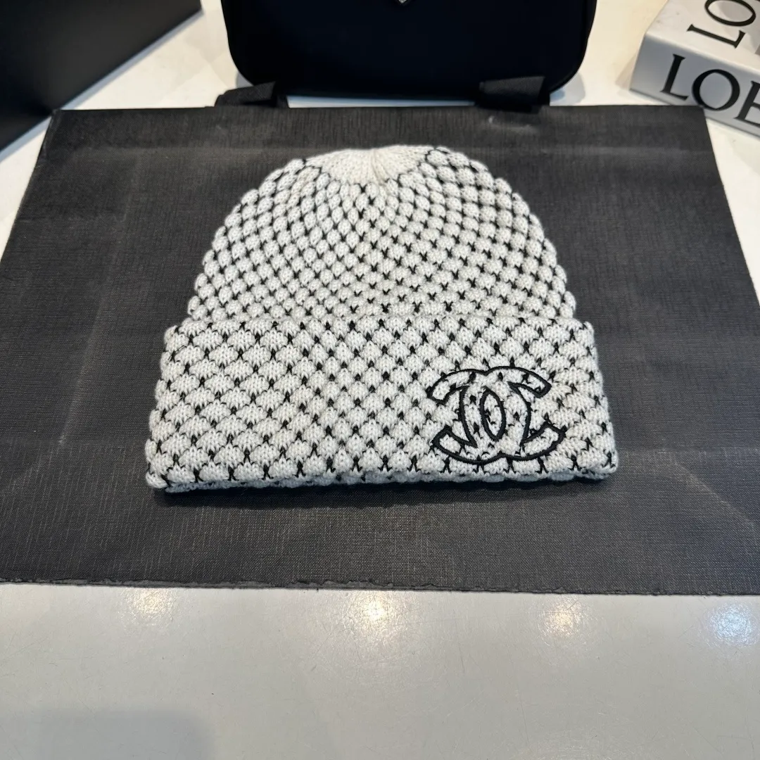 P60 Chanel knitted beanie