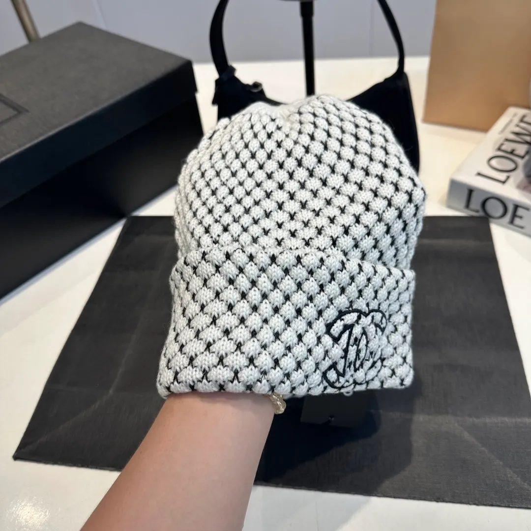 P60 Chanel knitted beanie