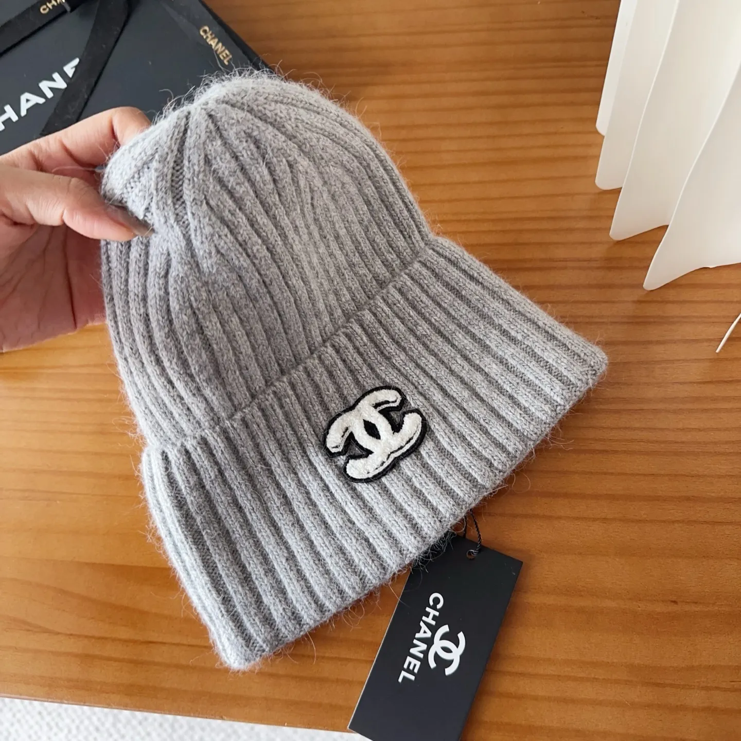 💰90 Chanel official website releases CHANEL small and popular knitted hat! Xiaohongshu’s new product is released, it’s so 🉑️, high-elastic fabric, classic colors, same style for men and women.