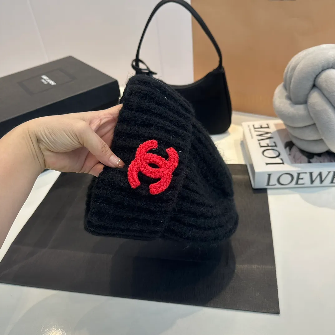 P60 CHANEL Chanel 2023 new autumn and winter cashmere gradient knitted beanie, Xiaoxiang series, full of light luxury