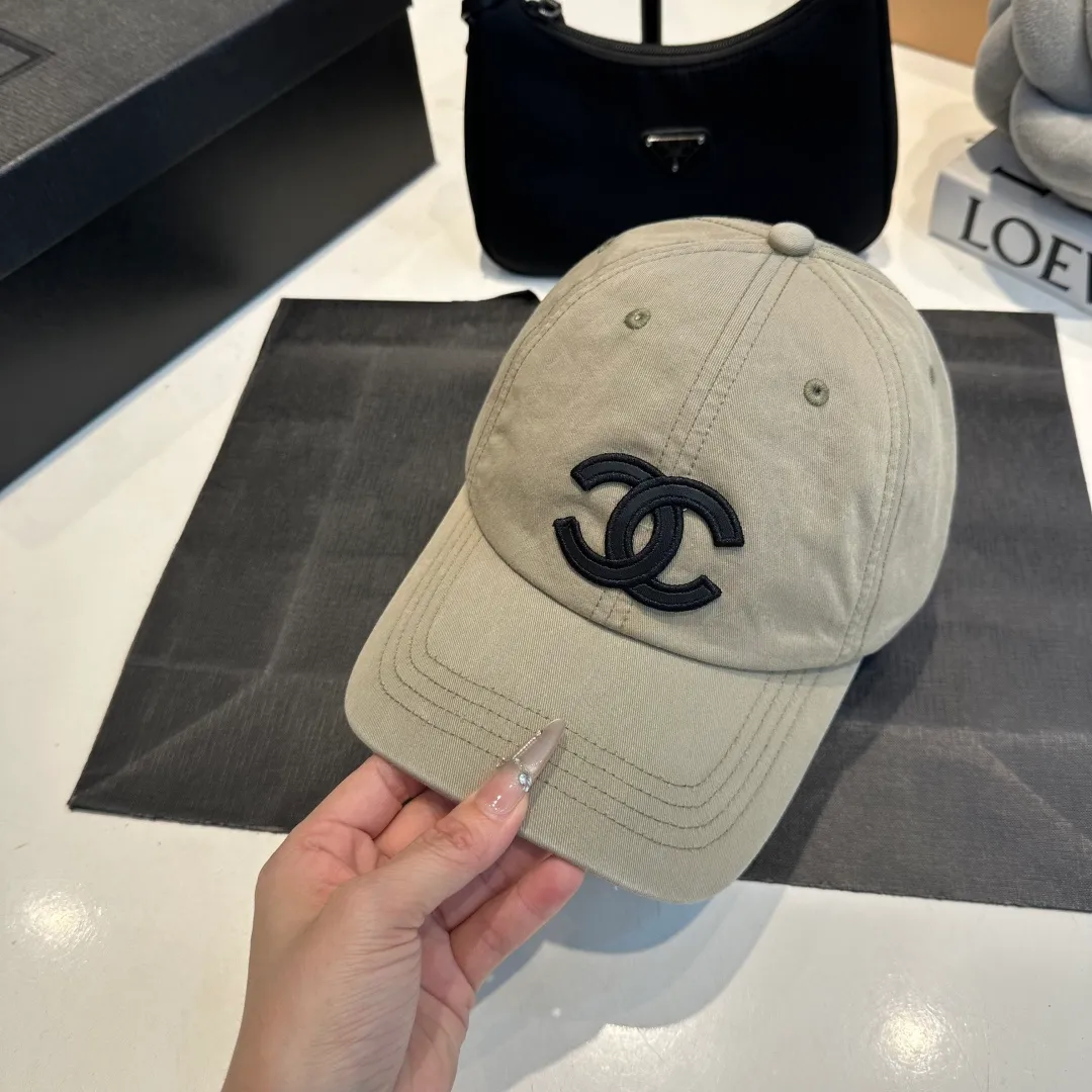 P60 Chanel Chanel 25 spring and summer new hole baseball cap, personalized broken corner brim design is full of sense