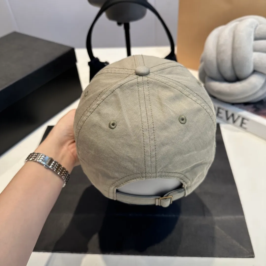 P60 Chanel Chanel 25 spring and summer new hole baseball cap, personalized broken corner brim design is full of sense