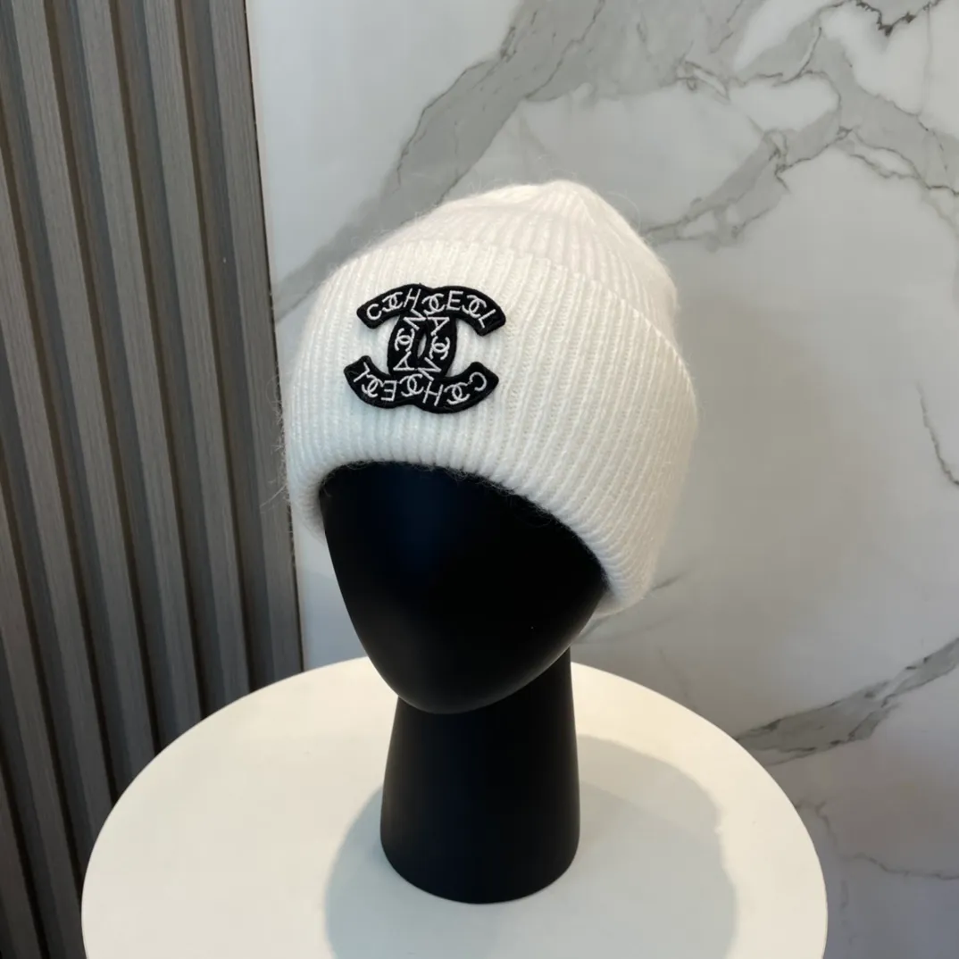 P56 comes with dust bag 🌺 [CHANEL] New rabbit fur knitted hat, Xiaohongshu, the main recommendation of major Internet celebrities! Thicker and warmer, fashionable and popular🌸First-class texture, the best brand for keeping warm in autumn and winter, order now, limited quantity available