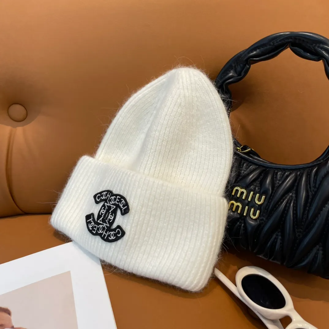 P56 comes with dust bag 🌺 [CHANEL] New rabbit fur knitted hat, Xiaohongshu, the main recommendation of major Internet celebrities! Thicker and warmer, fashionable and popular🌸First-class texture, the best brand for keeping warm in autumn and winter, order now, limited quantity available