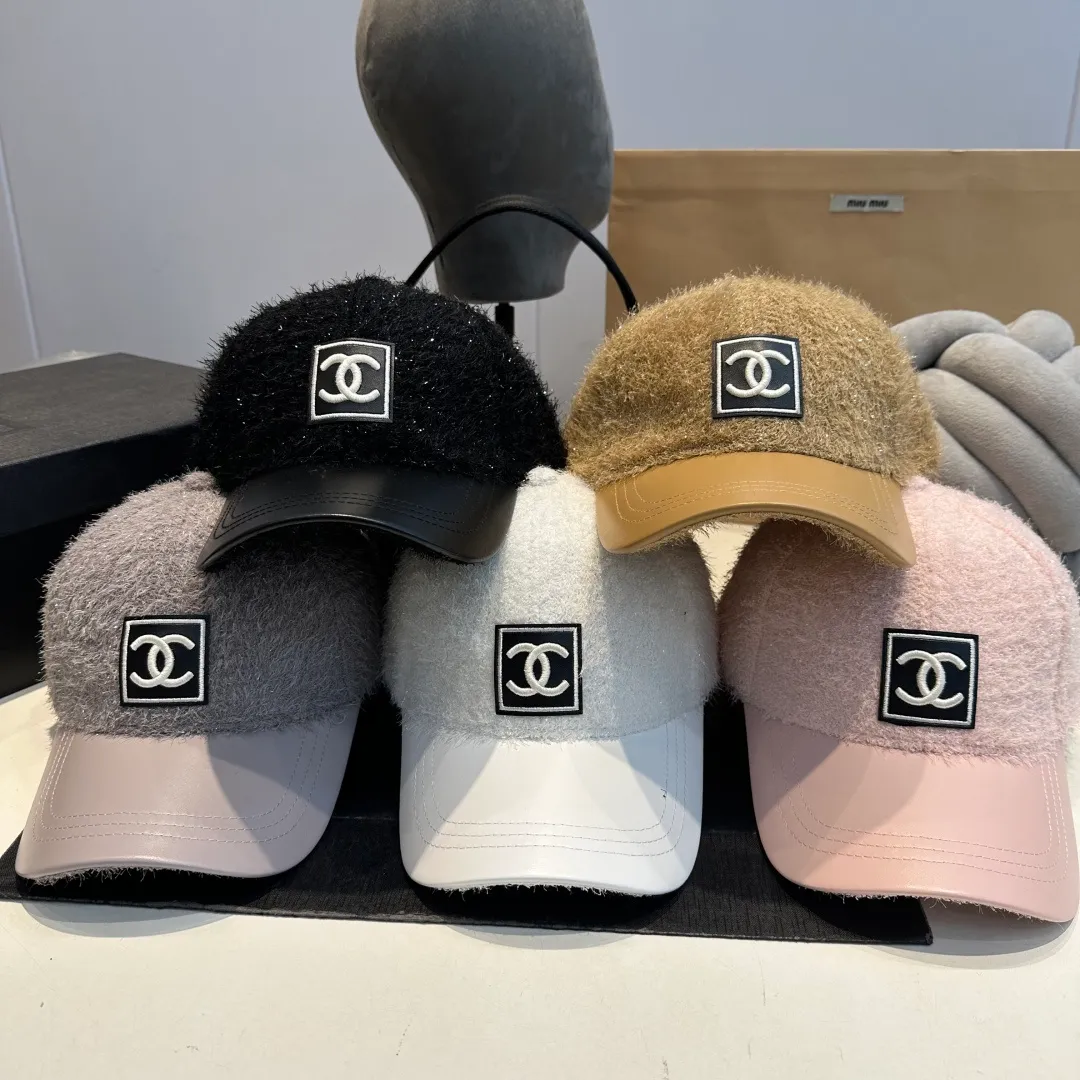 P60 CHANEL Chanel's new autumn and winter small fragrance style baseball cap🧢, the big brand model is super easy to match, one that you can wear with your eyes closed
