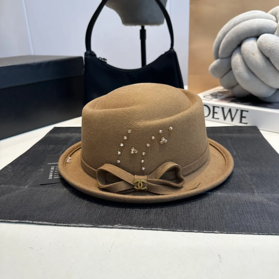 P170 Cha.nel Chanel's new classic lady style flat top hat, head circumference 57cm