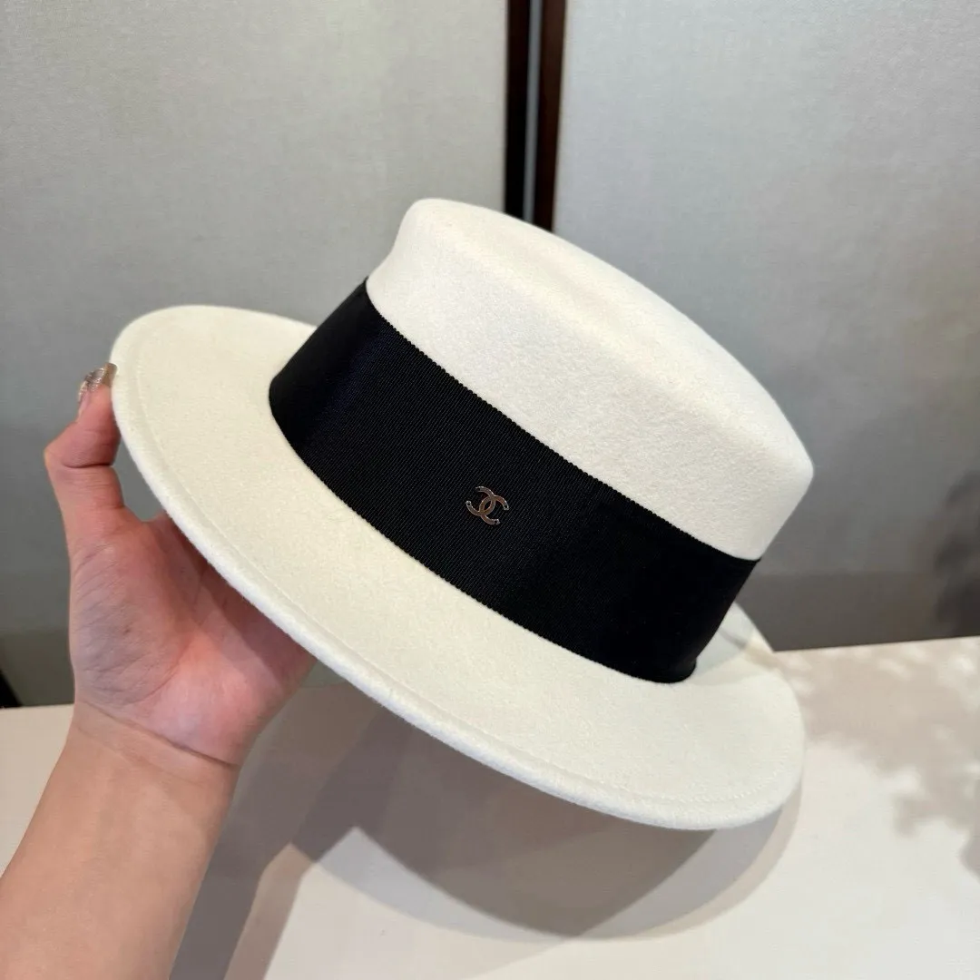 💰200¥ White Chanel Chanel new classic lady style flat top hat, head circumference 57cm