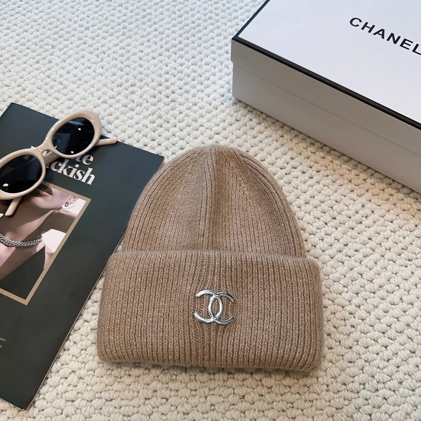 P60 comes with dust bag 🌺 [CHANEL] New rabbit fur knitted hat, Xiaohongshu, the main recommendation of major Internet celebrities! Thicker and warmer, fashionable and popular🌸First-class texture, the best brand for keeping warm in autumn and winter, order now, limited quantity available