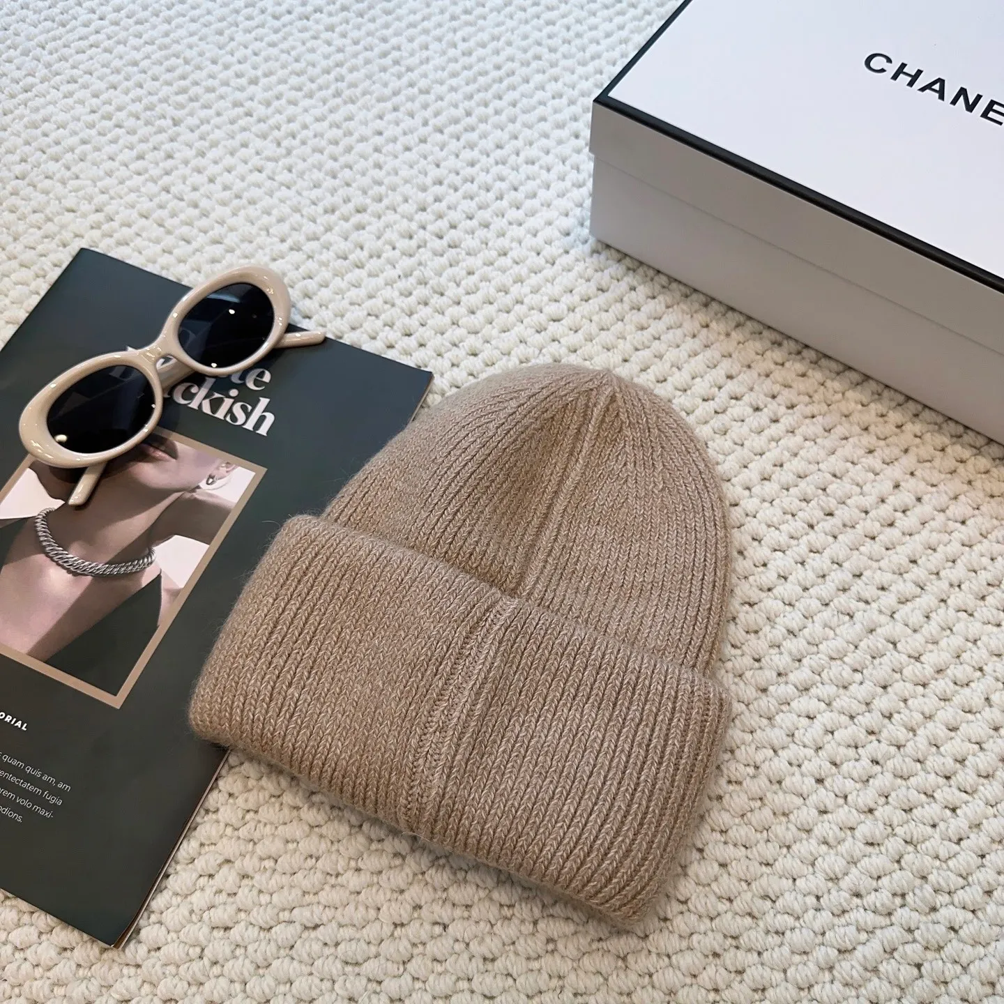 P60 comes with dust bag 🌺 [CHANEL] New rabbit fur knitted hat, Xiaohongshu, the main recommendation of major Internet celebrities! Thicker and warmer, fashionable and popular🌸First-class texture, the best brand for keeping warm in autumn and winter, order now, limited quantity available