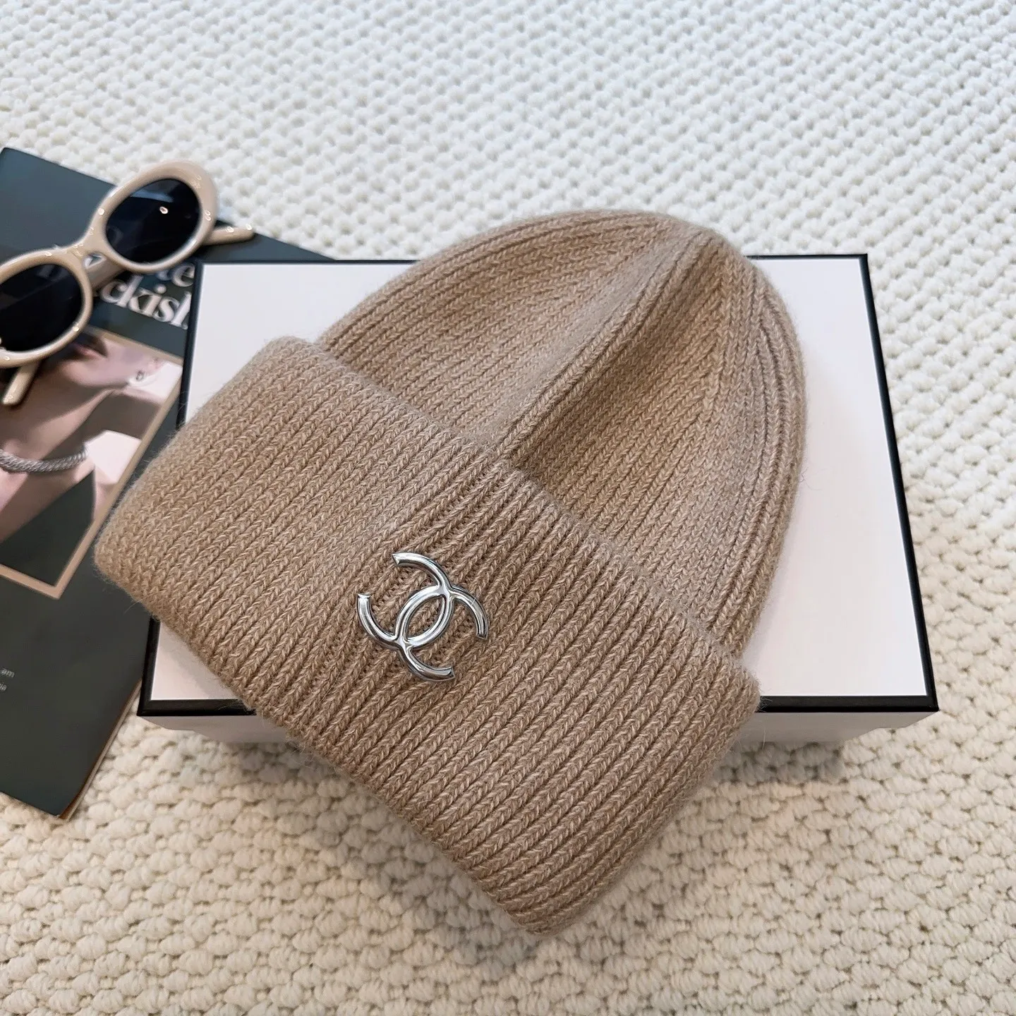 P60 comes with dust bag 🌺 [CHANEL] New rabbit fur knitted hat, Xiaohongshu, the main recommendation of major Internet celebrities! Thicker and warmer, fashionable and popular🌸First-class texture, the best brand for keeping warm in autumn and winter, order now, limited quantity available