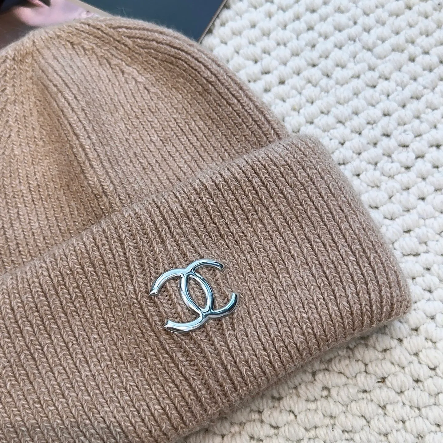 P60 comes with dust bag 🌺 [CHANEL] New rabbit fur knitted hat, Xiaohongshu, the main recommendation of major Internet celebrities! Thicker and warmer, fashionable and popular🌸First-class texture, the best brand for keeping warm in autumn and winter, order now, limited quantity available