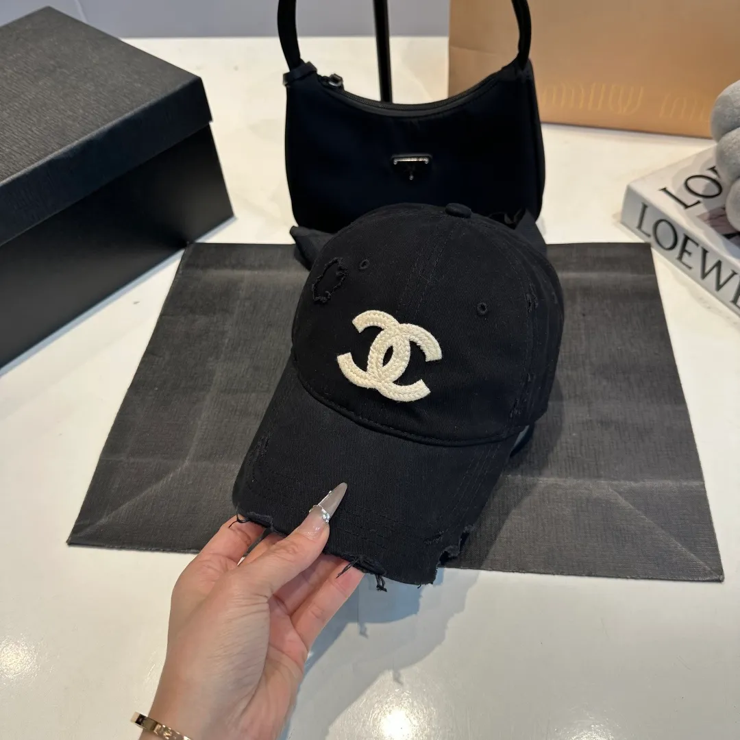 P56 CHANEL new ripped baseball cap, classic and simple logo, fashionable and casual design