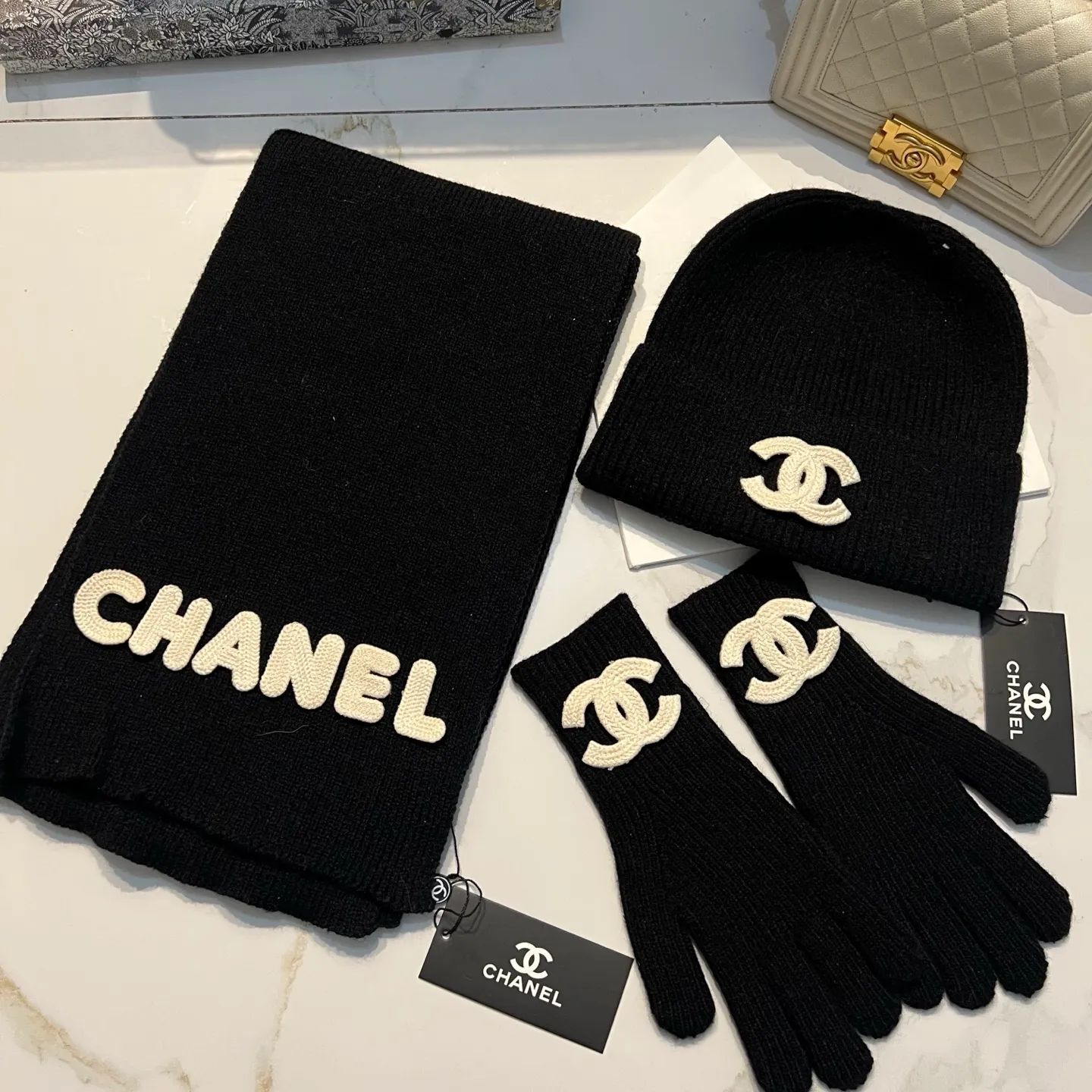 Chanel Chanel three-piece set cashmere knitted hat + scarf + gloves