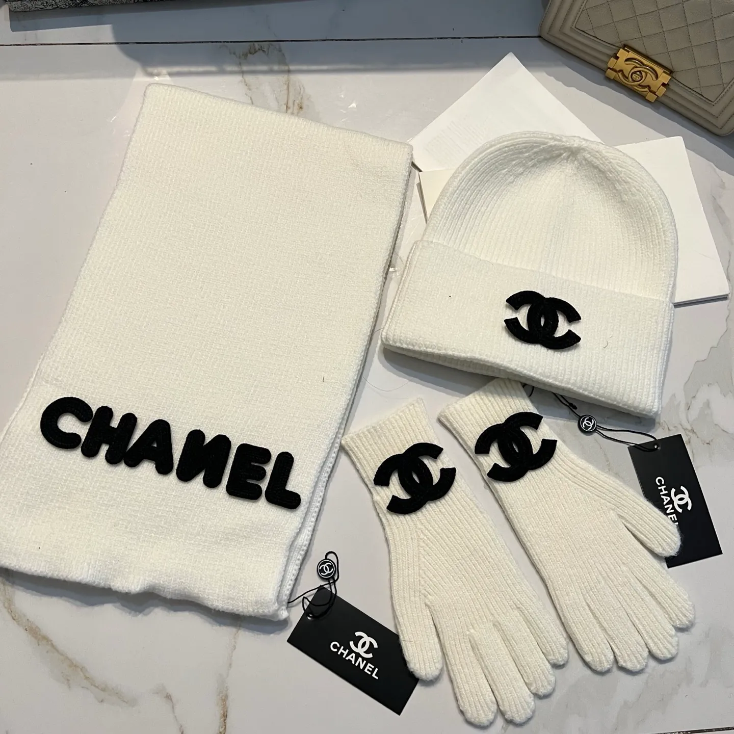 Chanel Chanel three-piece set cashmere knitted hat + scarf + gloves