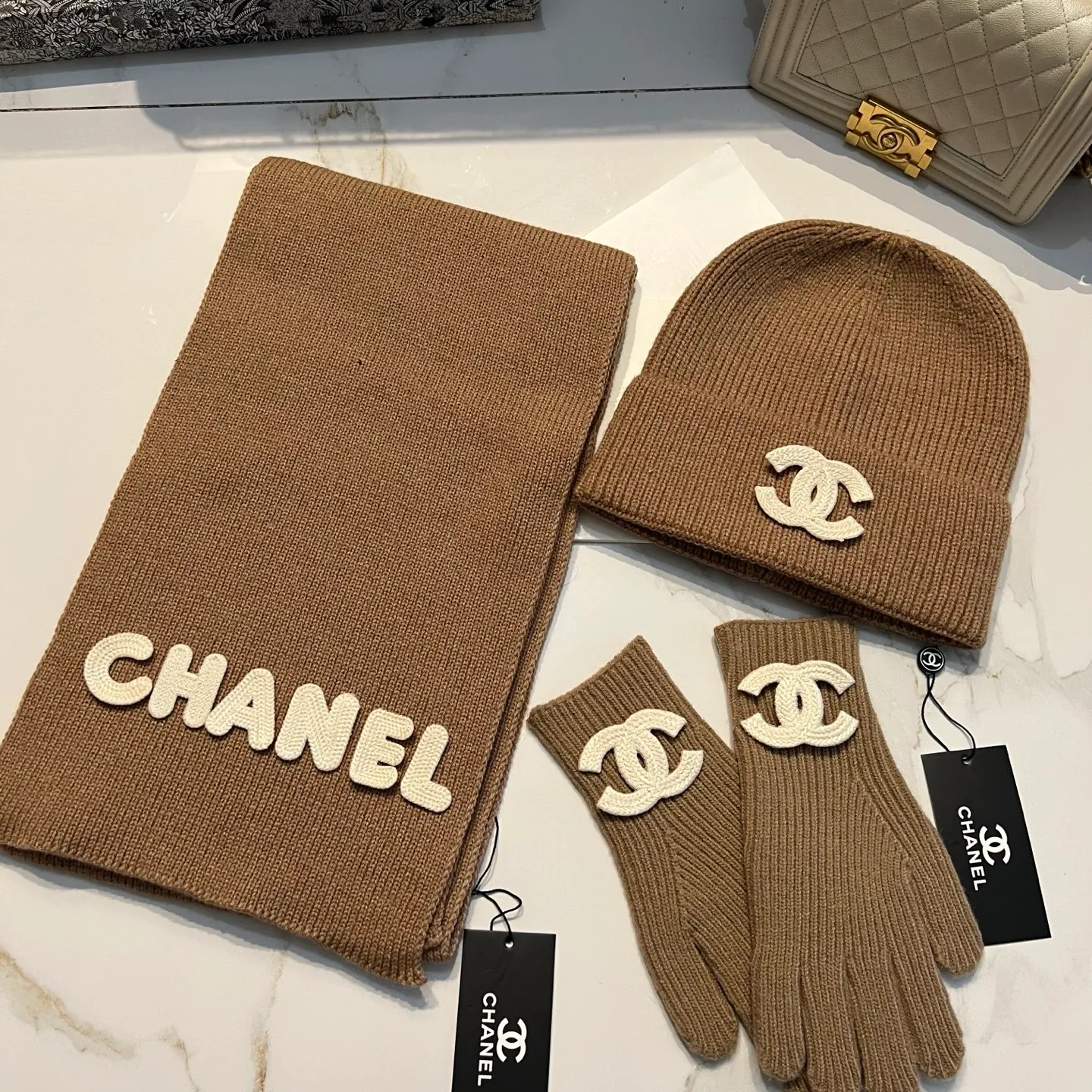 Chanel Chanel three-piece set cashmere knitted hat + scarf + gloves