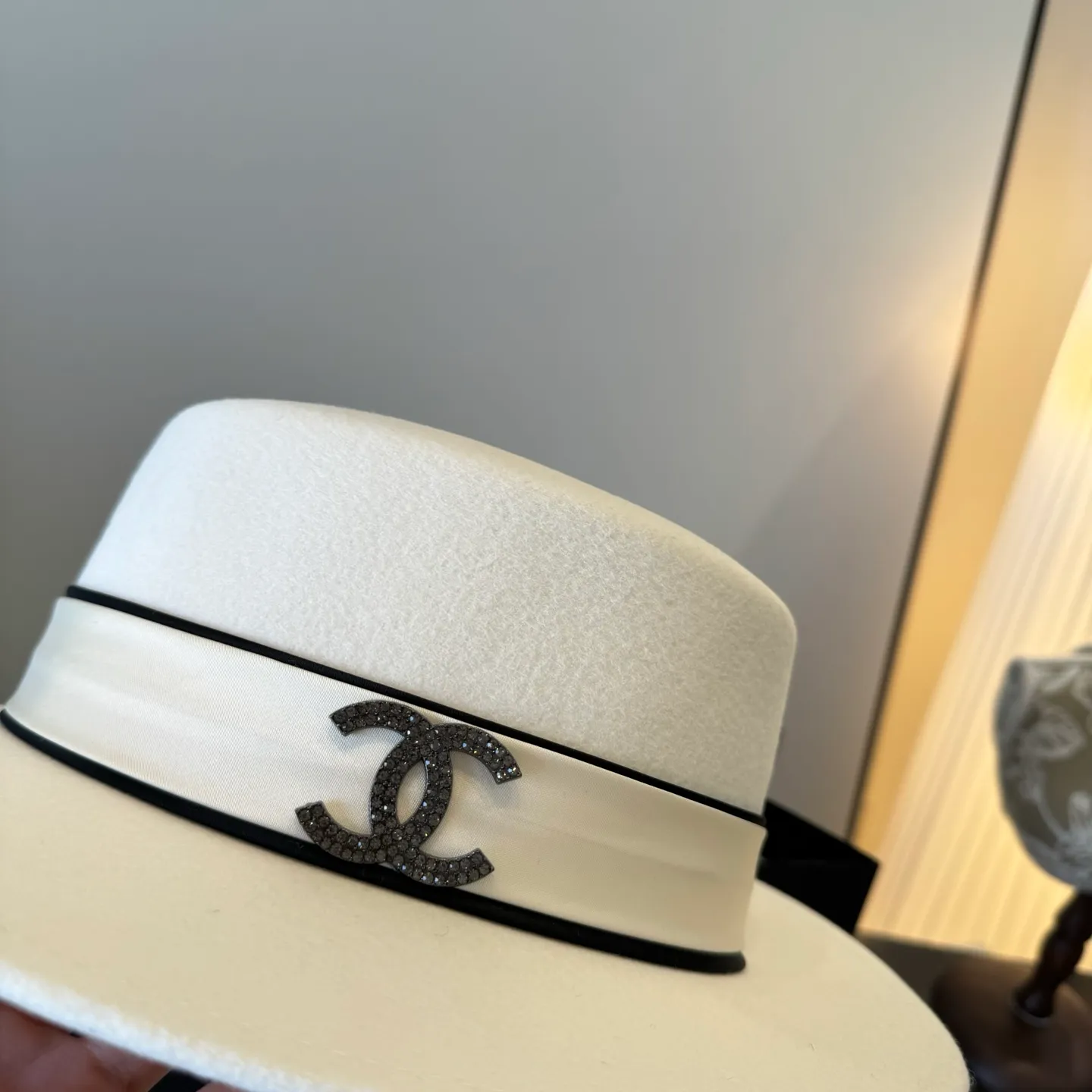 💰190¥ White Chanel new wool top hat, flat top hat, 100% wool fabric 🦙%, head circumference 57cm