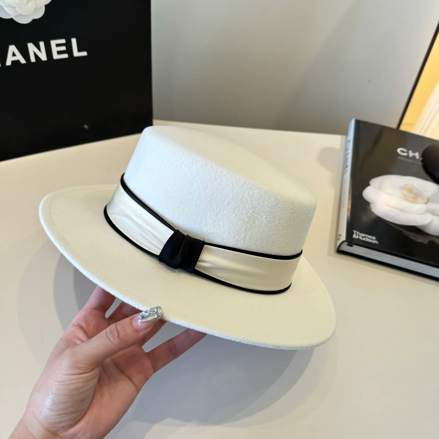 💰190¥ White Chanel new wool top hat, flat top hat, 100% wool fabric 🦙%, head circumference 57cm