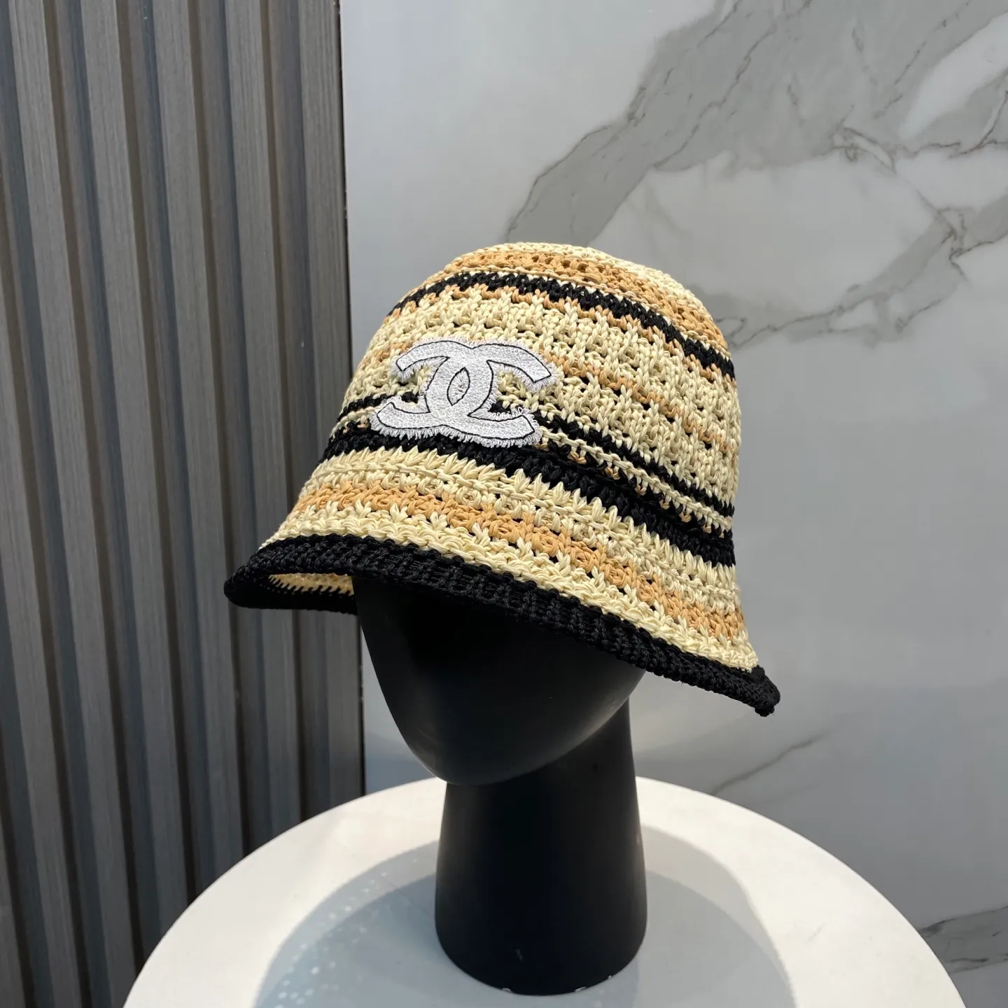 P60 CHANEL knitted basin hat, sun protection fisherman hat made of high density, a super tasteful knitted hat ~ the first choice for going out on the street! The shape of the hat is super nice, the color is perfect, and it’s light to carry! A must-have for little fairies🧚Head circumference 57cm