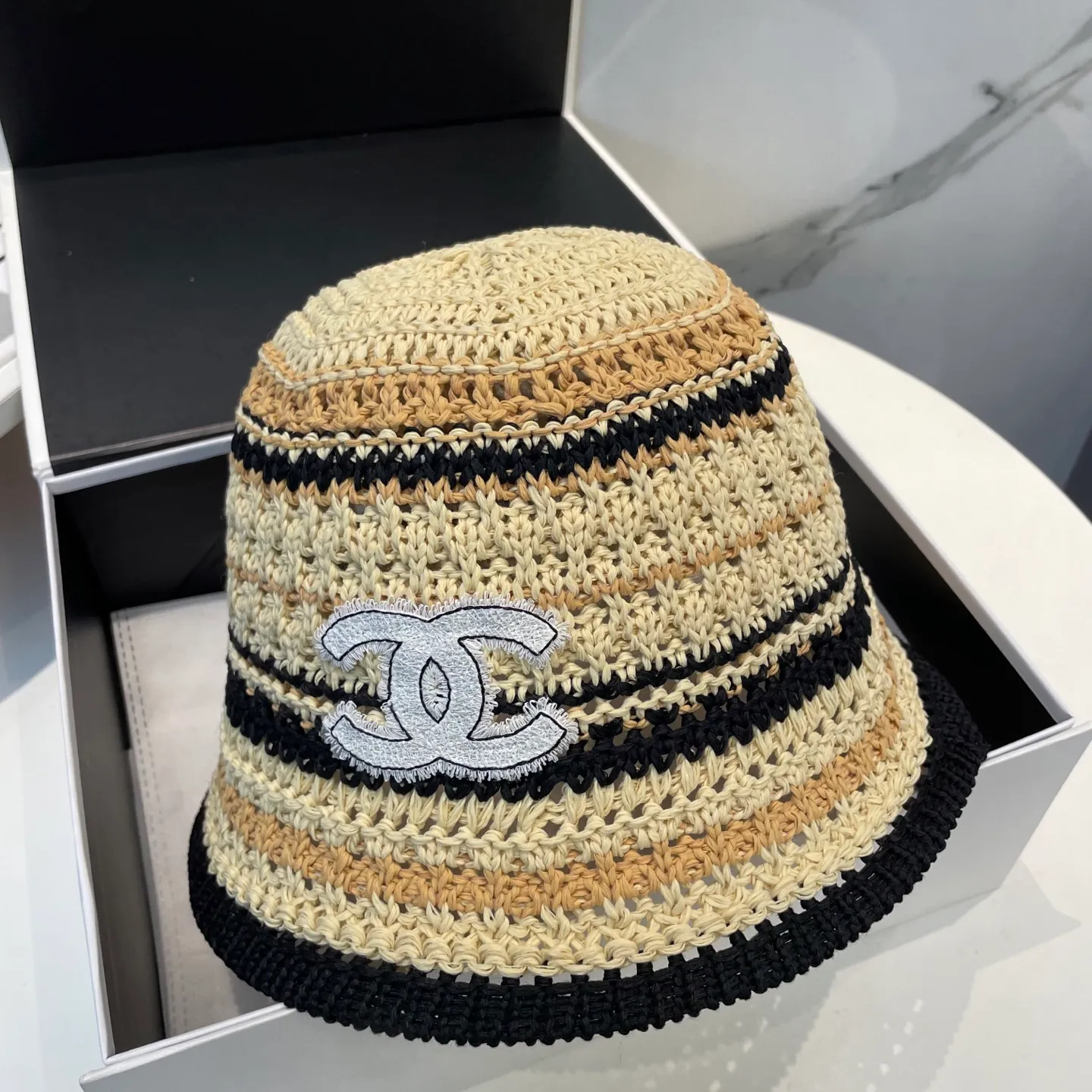 P60 CHANEL knitted basin hat, sun protection fisherman hat made of high density, a super tasteful knitted hat ~ the first choice for going out on the street! The shape of the hat is super nice, the color is perfect, and it’s light to carry! A must-have for little fairies🧚Head circumference 57cm