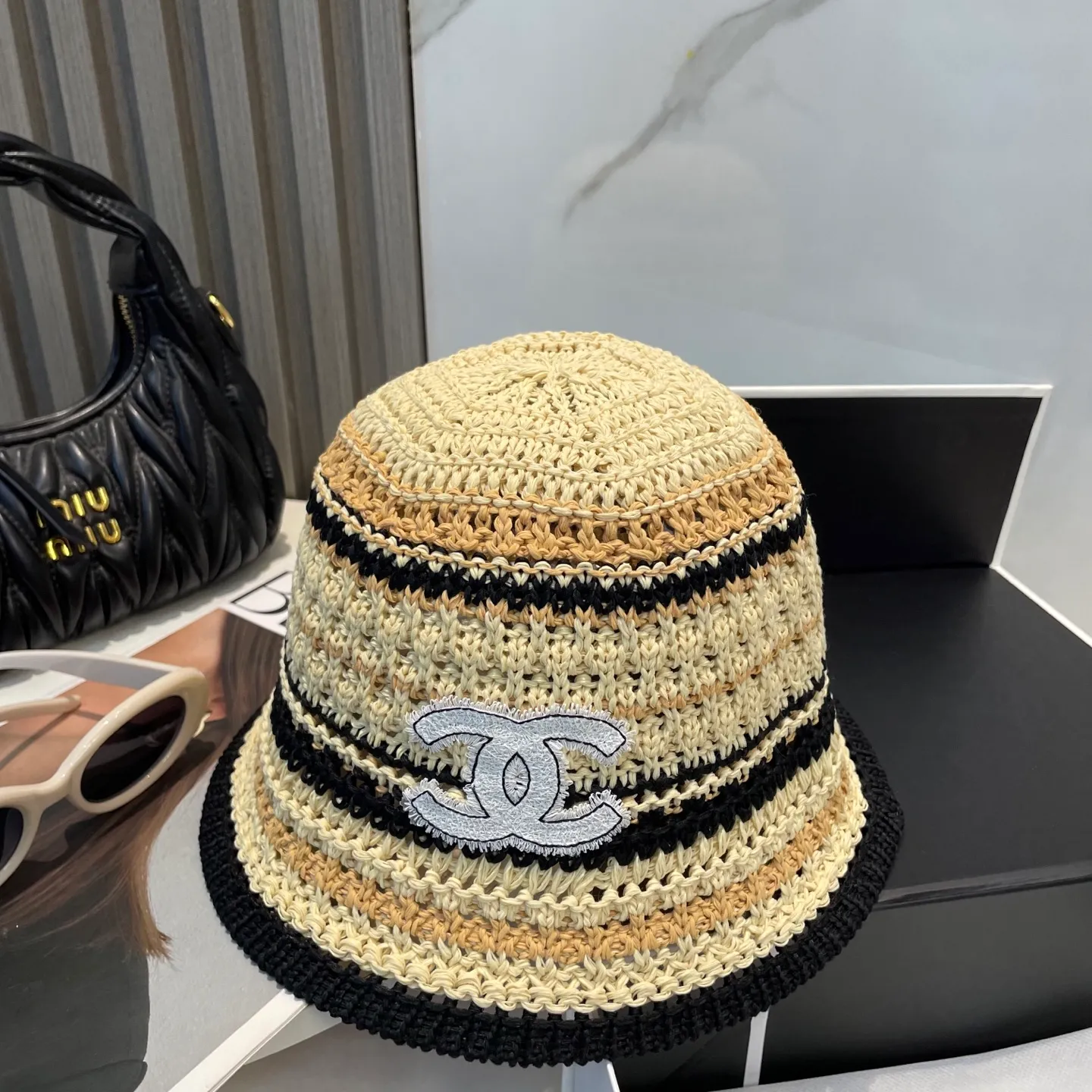 P60 CHANEL knitted basin hat, sun protection fisherman hat made of high density, a super tasteful knitted hat ~ the first choice for going out on the street! The shape of the hat is super nice, the color is perfect, and it’s light to carry! A must-have for little fairies🧚Head circumference 57cm