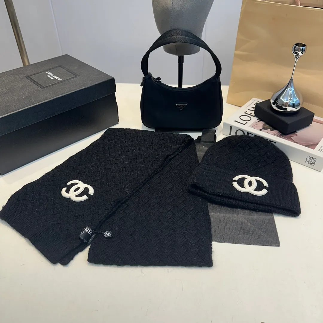 P220 Chanel Chanel knitted cashmere scarf hat set official model