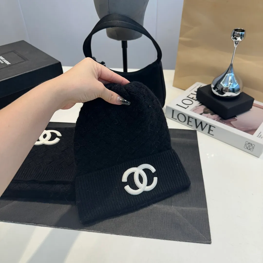 P220 Chanel Chanel knitted cashmere scarf hat set official model