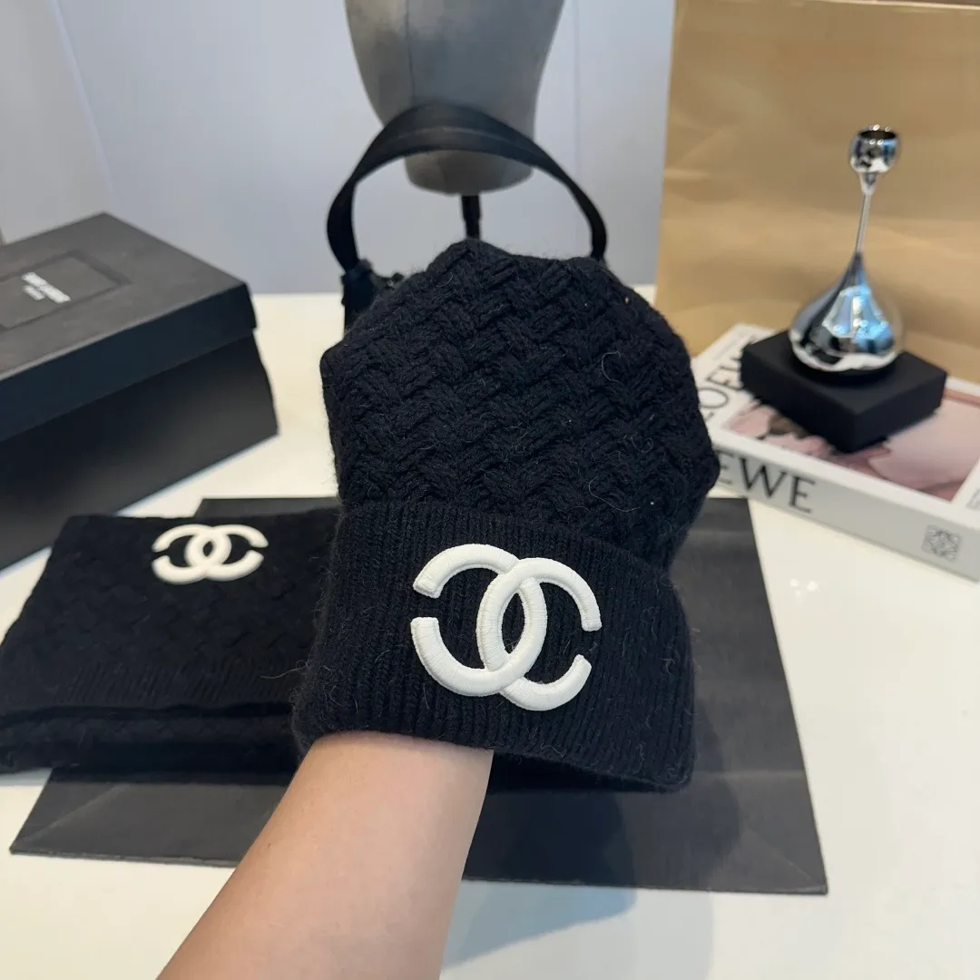 P220 Chanel Chanel knitted cashmere scarf hat set official model
