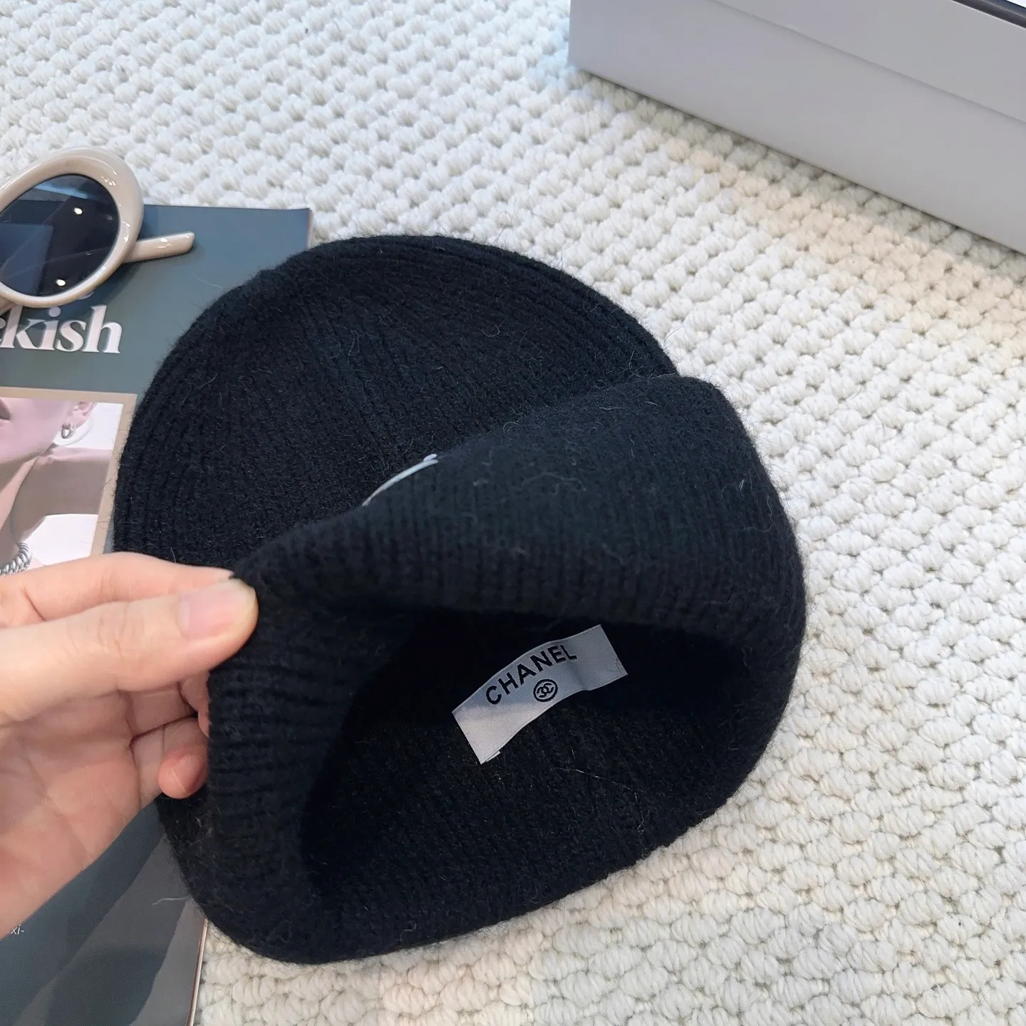 P60 comes with dust bag 🌺 [CHANEL] New rabbit fur knitted hat, Xiaohongshu, the main recommendation of major Internet celebrities! Thicker and warmer, fashionable and popular🌸First-class texture, the best brand for keeping warm in autumn and winter, order now, limited quantity available