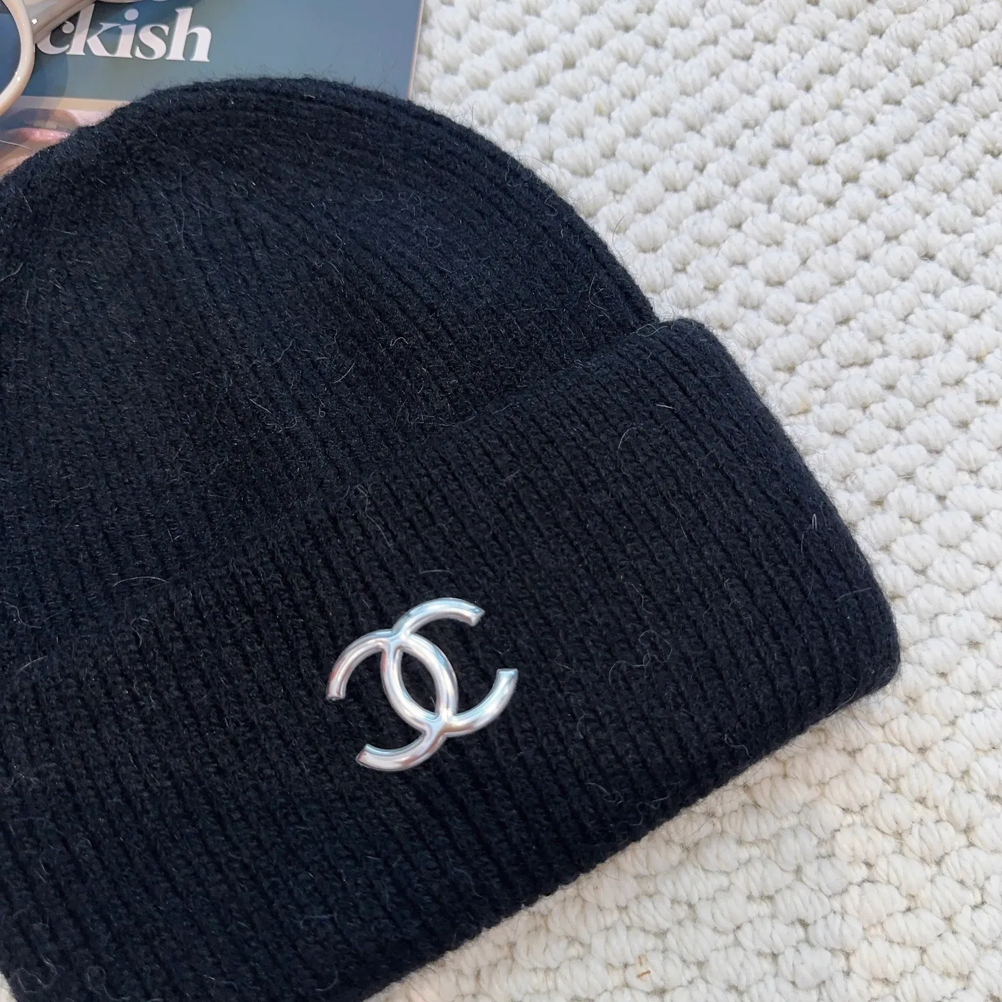 P60 comes with dust bag 🌺 [CHANEL] New rabbit fur knitted hat, Xiaohongshu, the main recommendation of major Internet celebrities! Thicker and warmer, fashionable and popular🌸First-class texture, the best brand for keeping warm in autumn and winter, order now, limited quantity available