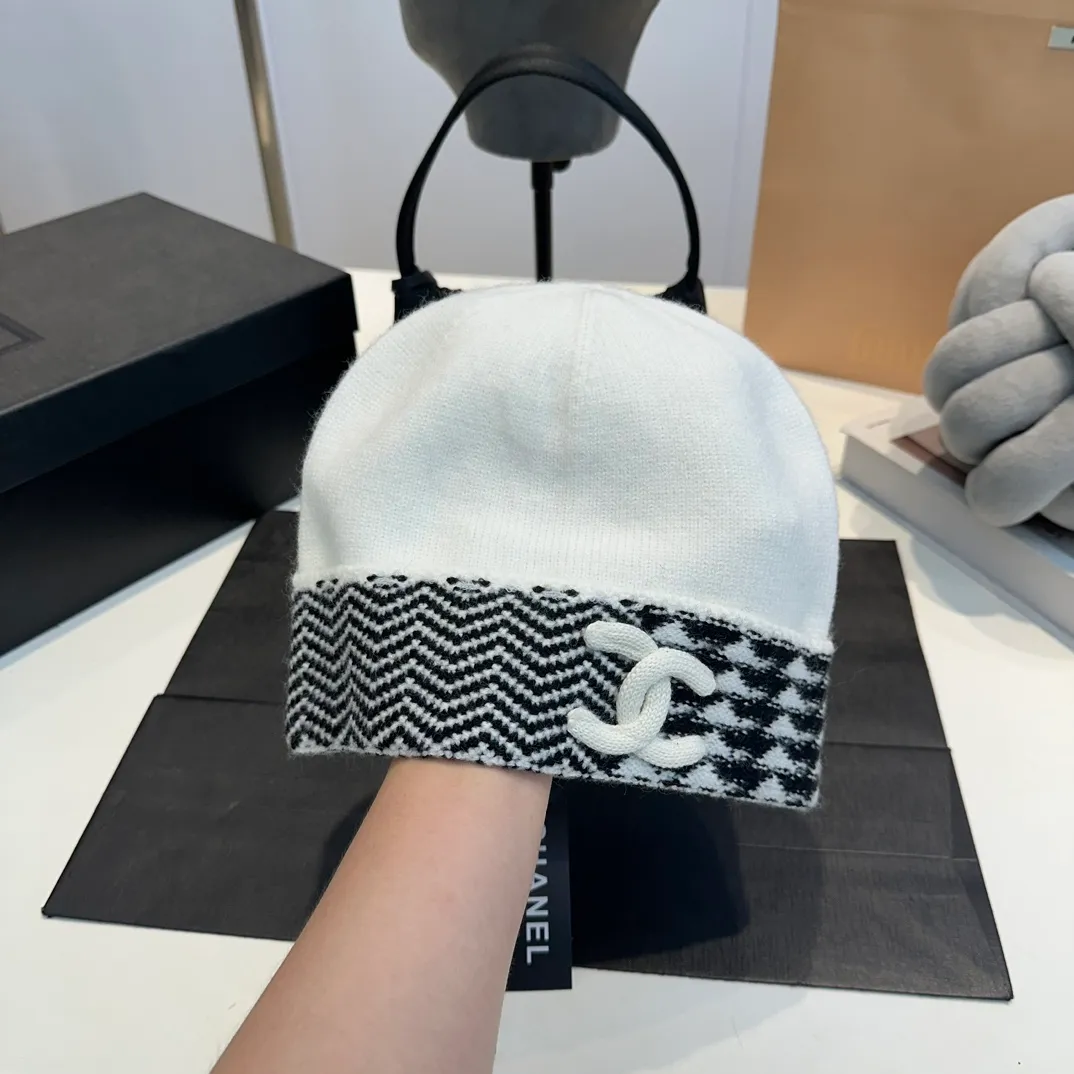 P66 Chanel official website quality Chanel 24K autumn and winter wool hat recommended by Internet celebrity fashion bloggers, a popular style in Xiaohongshu, a knitted hat with a super soft and comfortable feel and excellent elasticity!