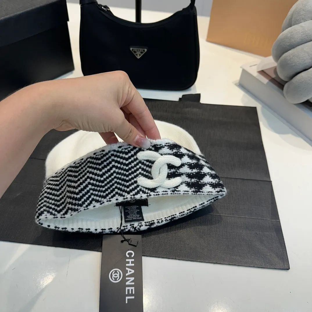 P66 Chanel official website quality Chanel 24K autumn and winter wool hat recommended by Internet celebrity fashion bloggers, a popular style in Xiaohongshu, a knitted hat with a super soft and comfortable feel and excellent elasticity!