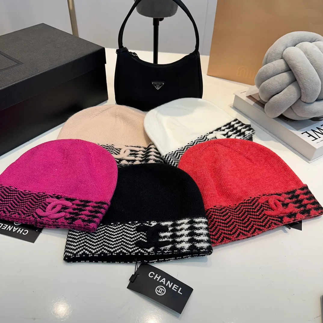 P66 Chanel official website quality Chanel 24K autumn and winter wool hat recommended by Internet celebrity fashion bloggers, a popular style in Xiaohongshu, a knitted hat with a super soft and comfortable feel and excellent elasticity!