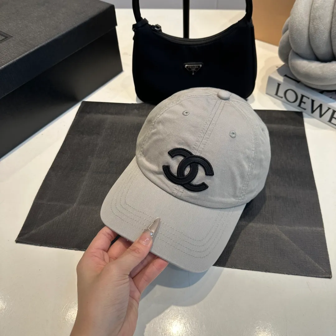 P60 Chanel Chanel 25 spring and summer new hole baseball cap, personalized broken corner brim design is full of sense