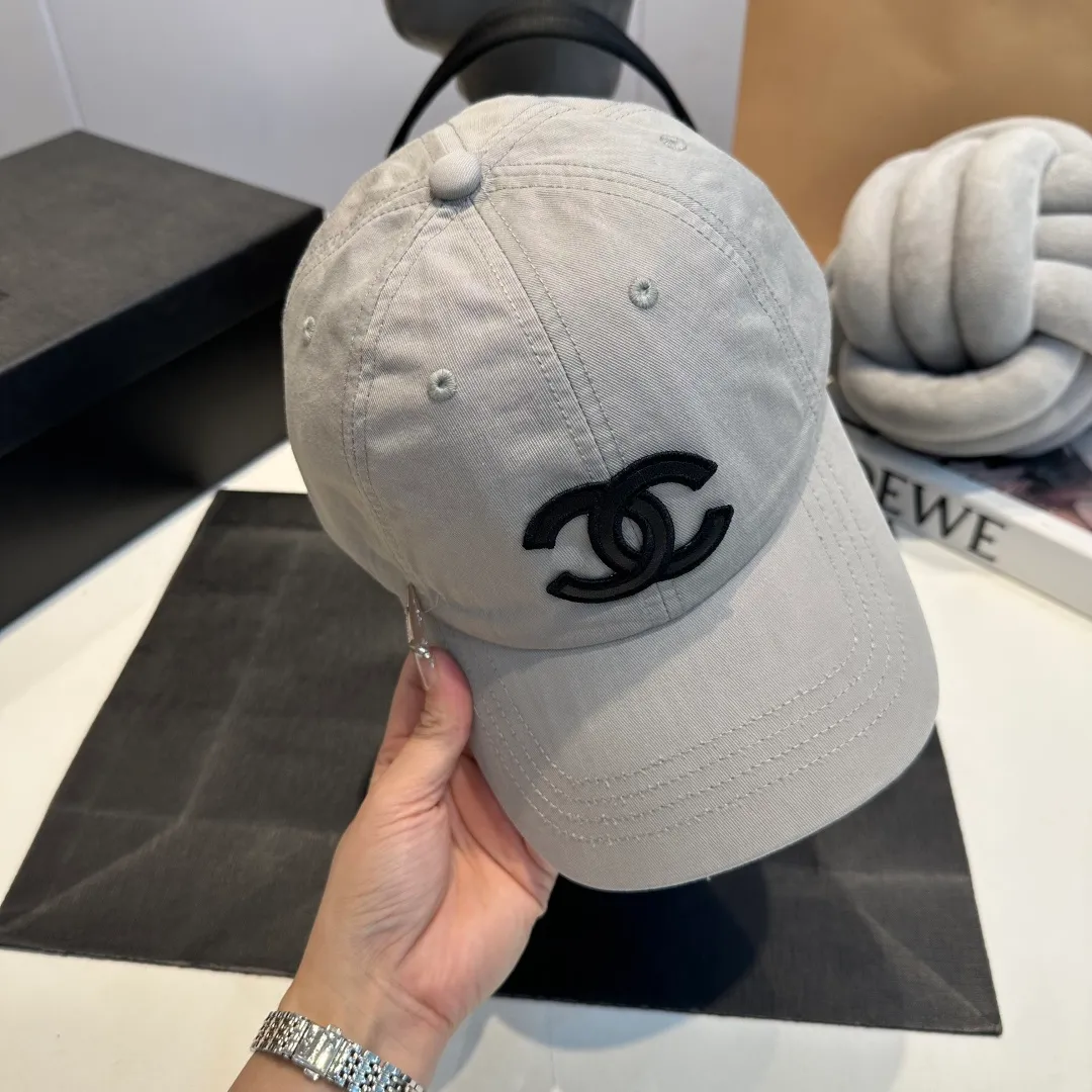 P60 Chanel Chanel 25 spring and summer new hole baseball cap, personalized broken corner brim design is full of sense