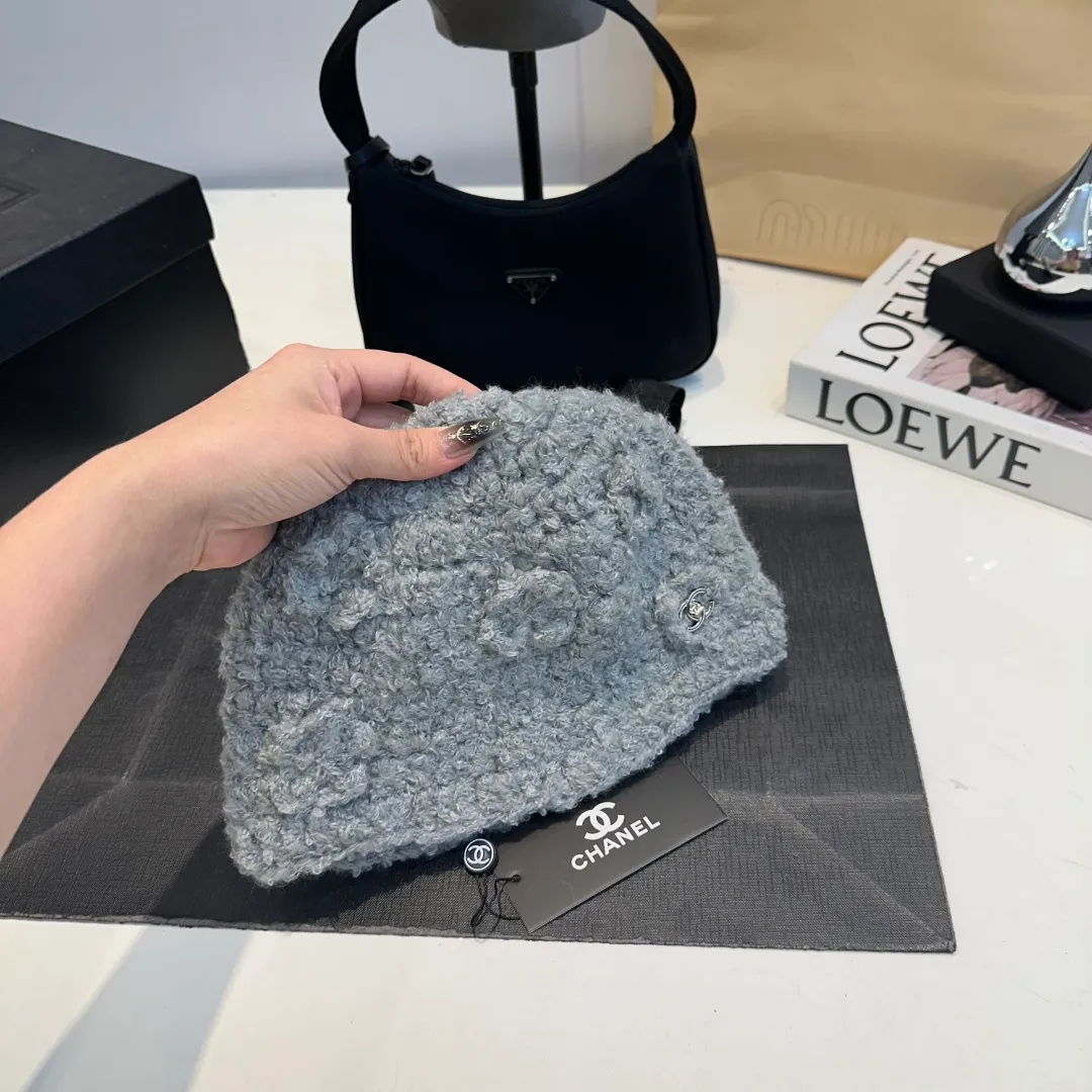 P70 Chanel Chanel 25 autumn and winter style knitted hat wool pile hat fashion trendsetter, star knitted hat same style, hot style